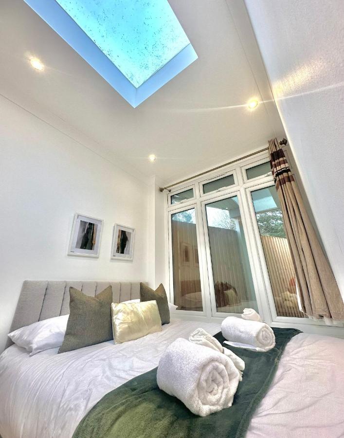 London Charm - Stylish Room In Spacious Home Exterior foto