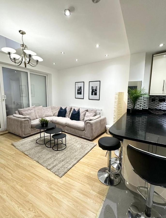 London Charm - Stylish Room In Spacious Home Exterior foto